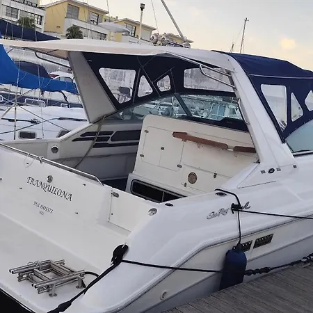 Marina Yatch Hotel na wodzie *