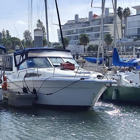 船上ホテル Marina Yatch