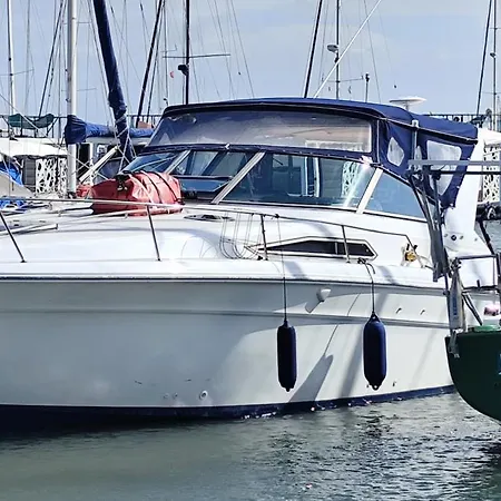 Hotel na wodzie Marina Yatch *