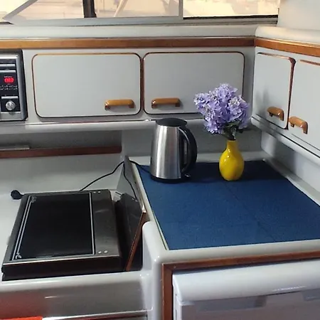 Marina Yatch Hotel na wodzie Lizbona