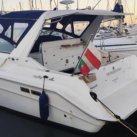 Hotel na wodzie Marina Yatch