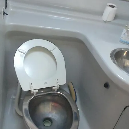 Marina Yatch Botel *